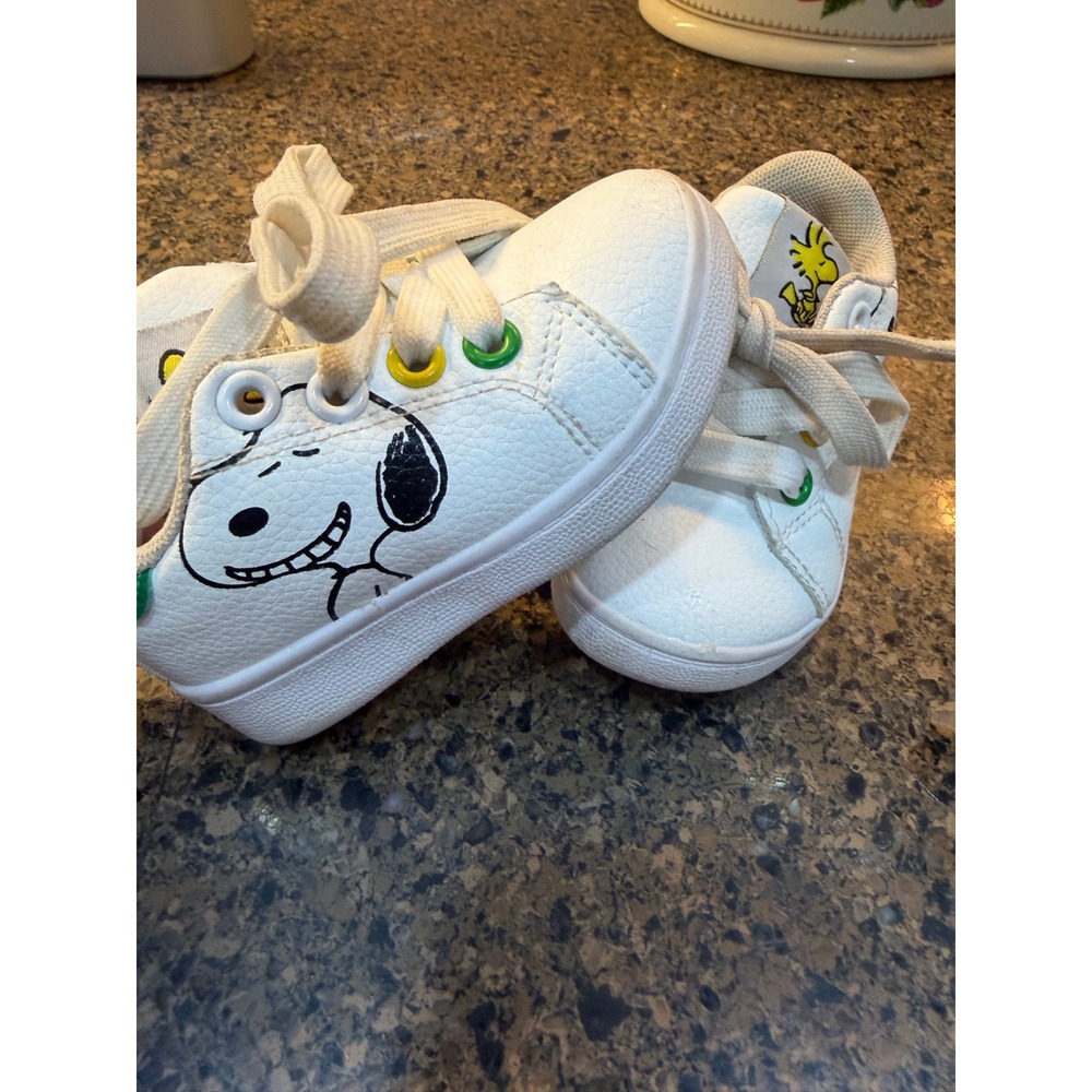 Kids White Snoopy Woodstock Toddler Sneakers Size 5